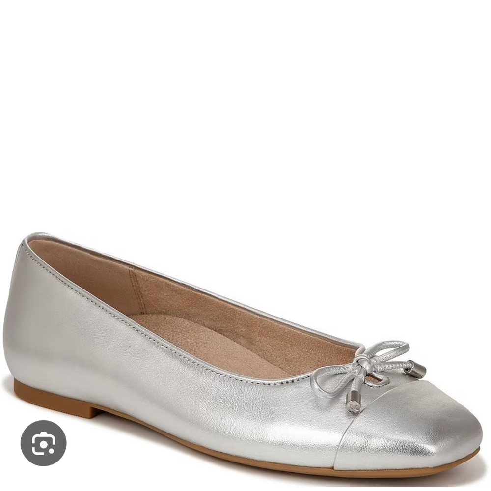 Vionic Women's Metallic Silver Flats